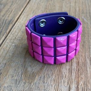 🚨 Hot topic pink and purple studded cuff s/m
